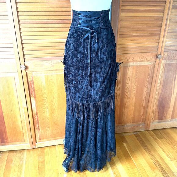 Devil Fashion Gothic Victorian High Waist Rose Velvet Aristocrat Skirt - Picture 10 of 17